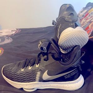 Lebron Witness 5 sz 9.5